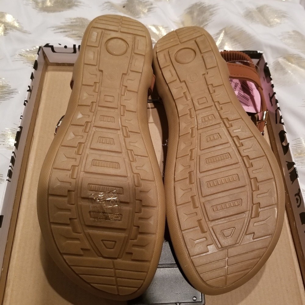 Sandals - Picture 4 of 4